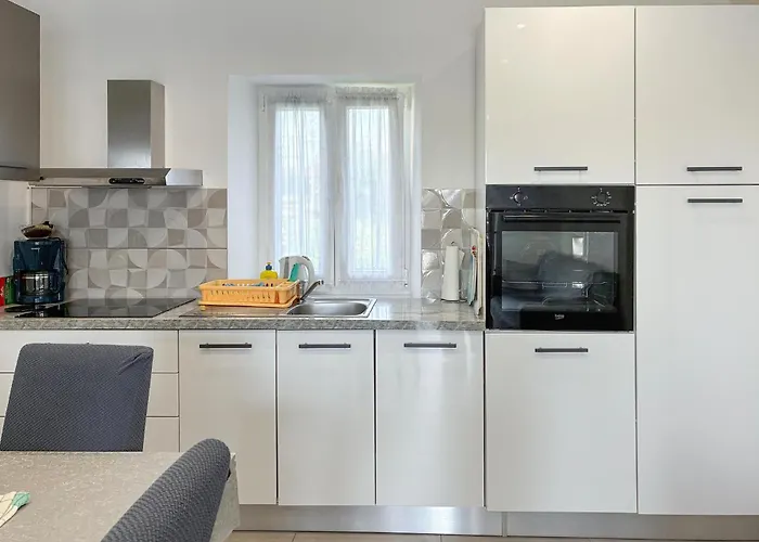 Appartement 3 Bedroom Lovely In *
