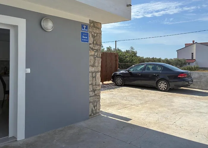 3 Bedroom Lovely In Apartamento