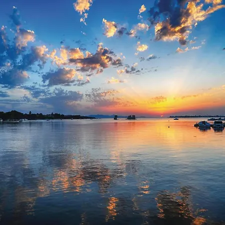 3 Bedroom Lovely In Apartment