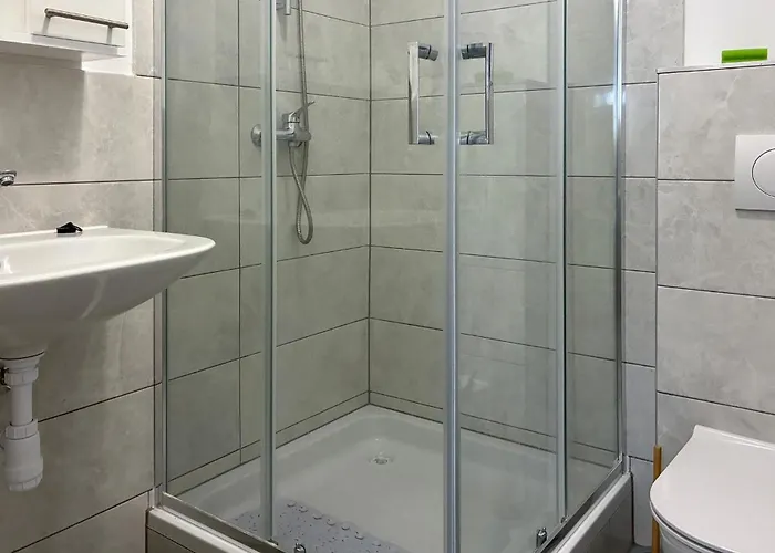 Apartment 3 Bedroom Lovely In Sukošan