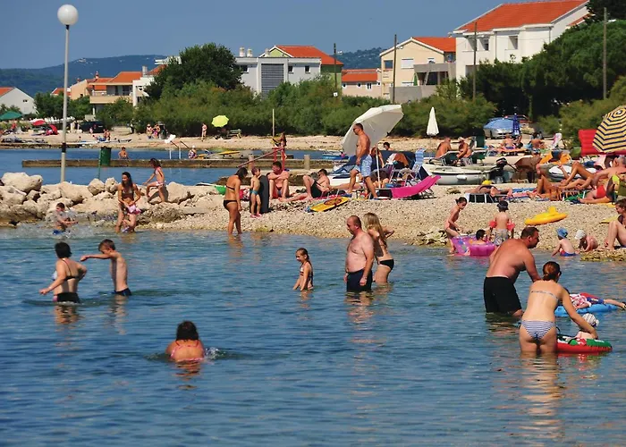 Apartment 3 Bedroom Lovely In